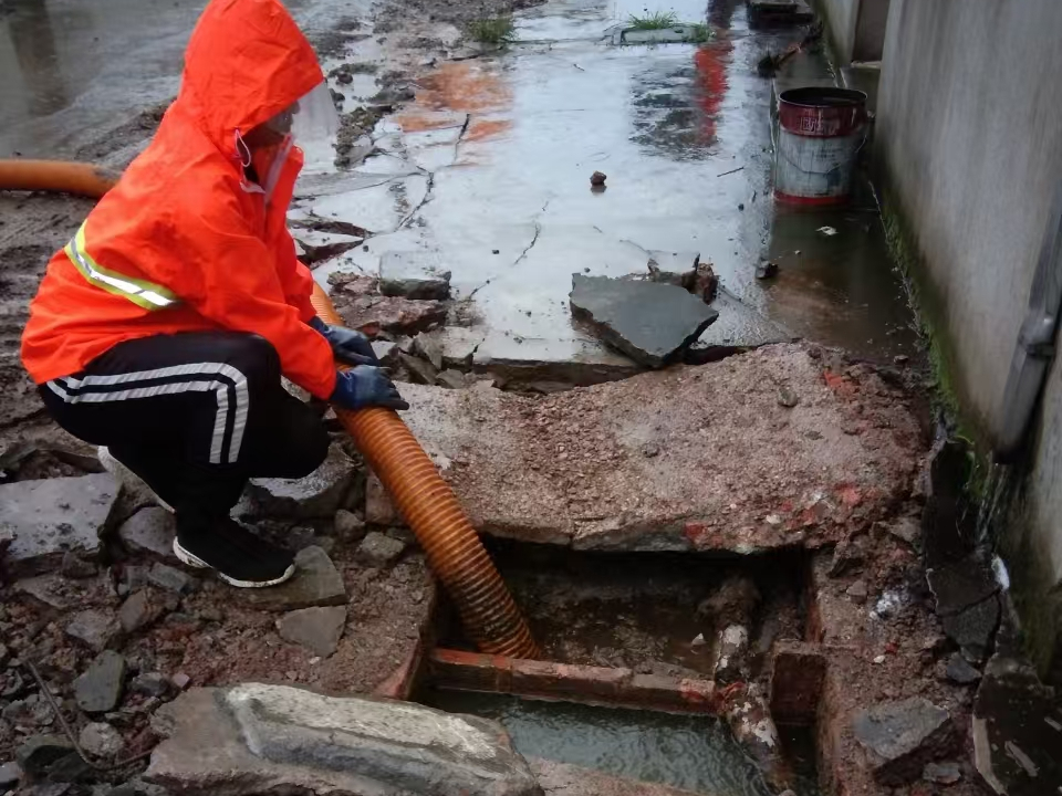 六安专业清理污水池 炜誉市政以规范流程守护城市 “肠道”